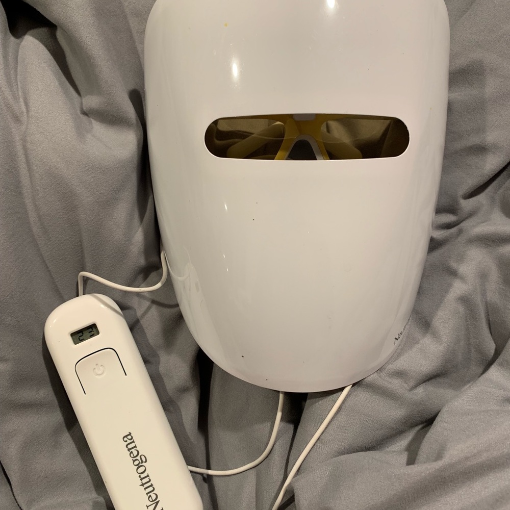 Neutrogena light therapy mask
